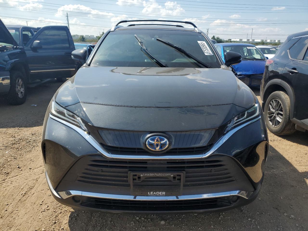 2022 Toyota Venza Le - Image 5