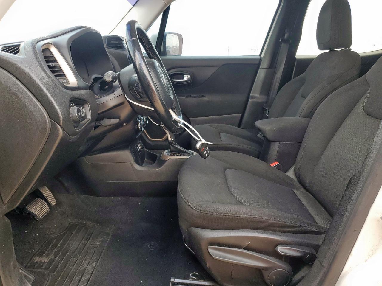 2017 Jeep Renegade Latitude - Image 7