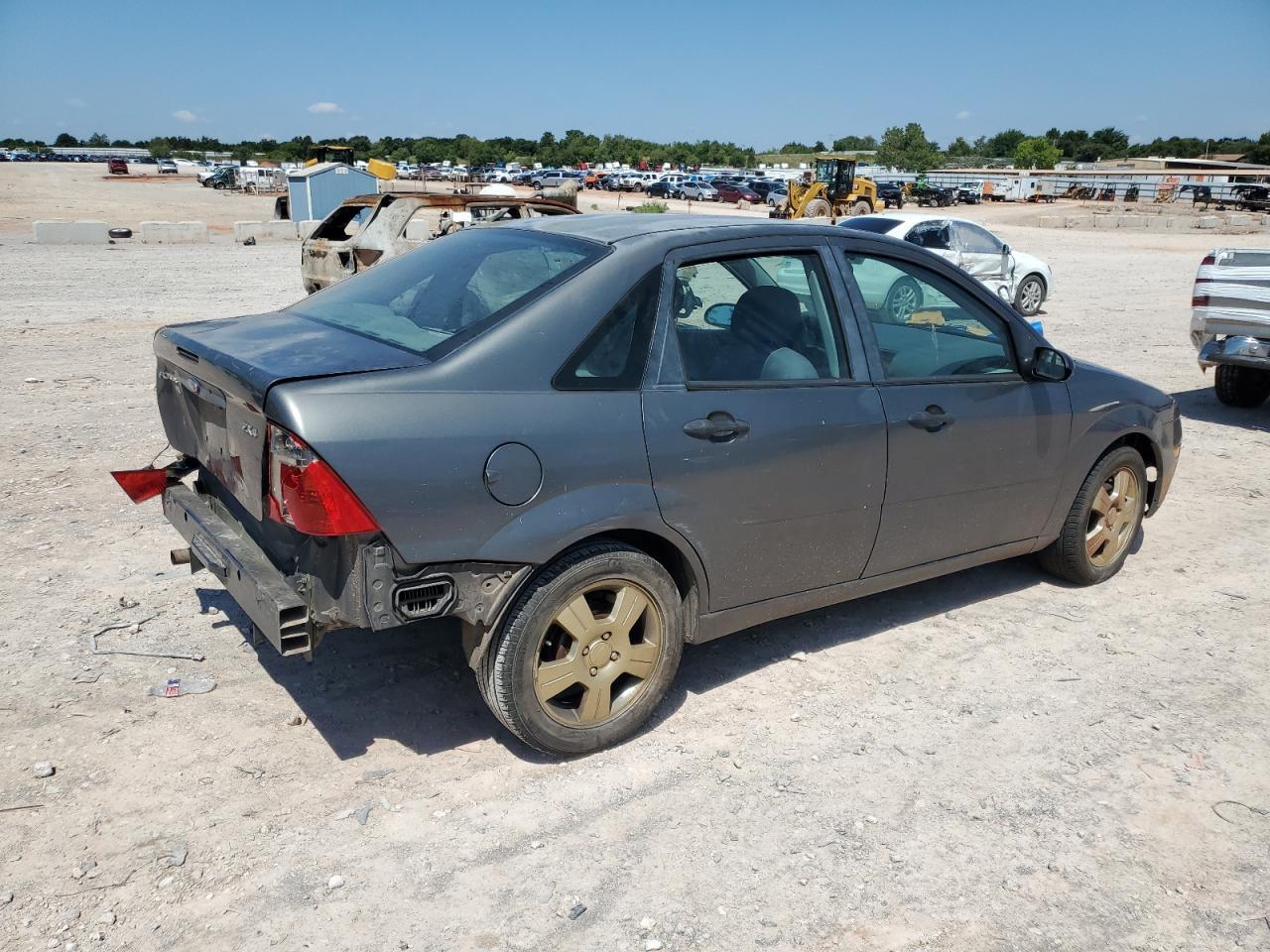 2005 Ford Focus Zx4 - Фото 3