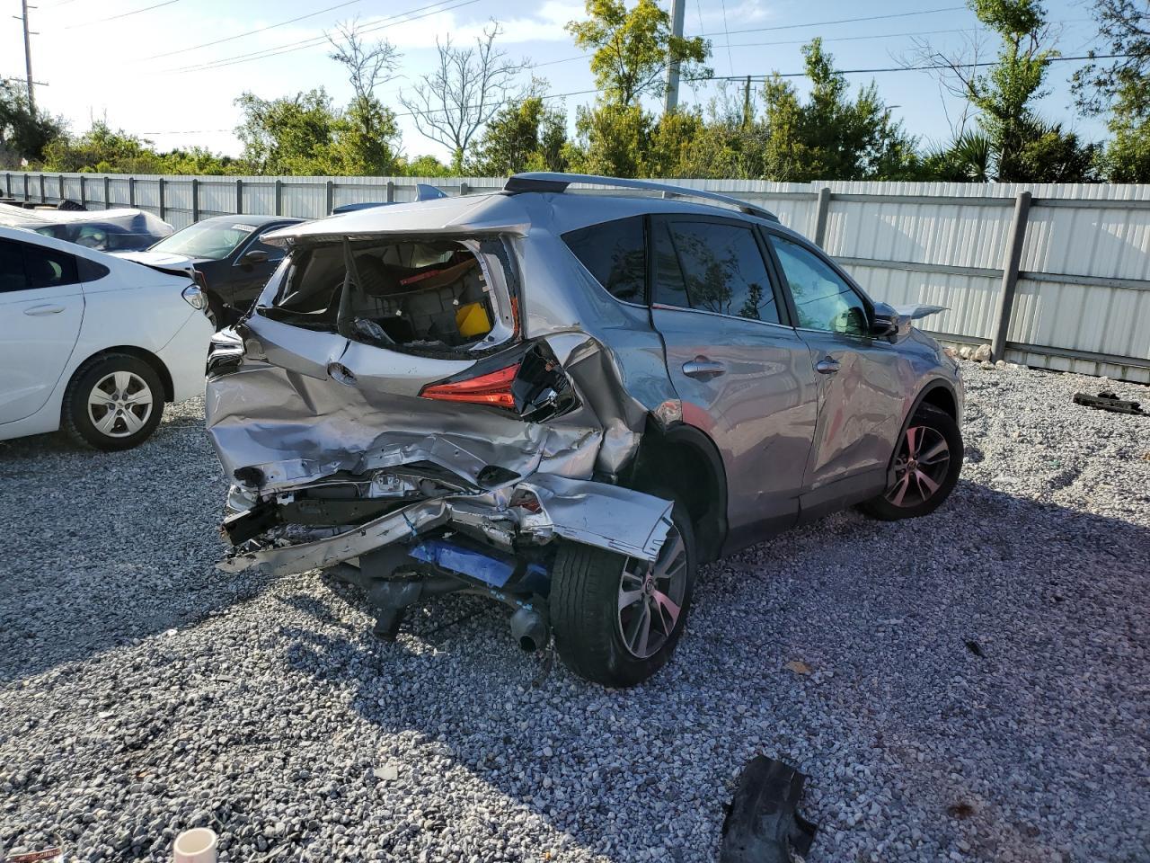 2017 Toyota Rav4 Xle - Image 3
