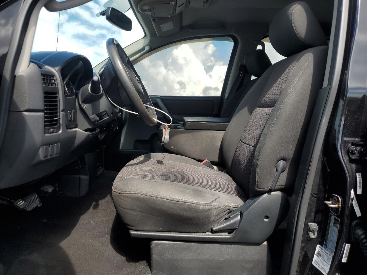 2010 Nissan Titan Xe - Image 7