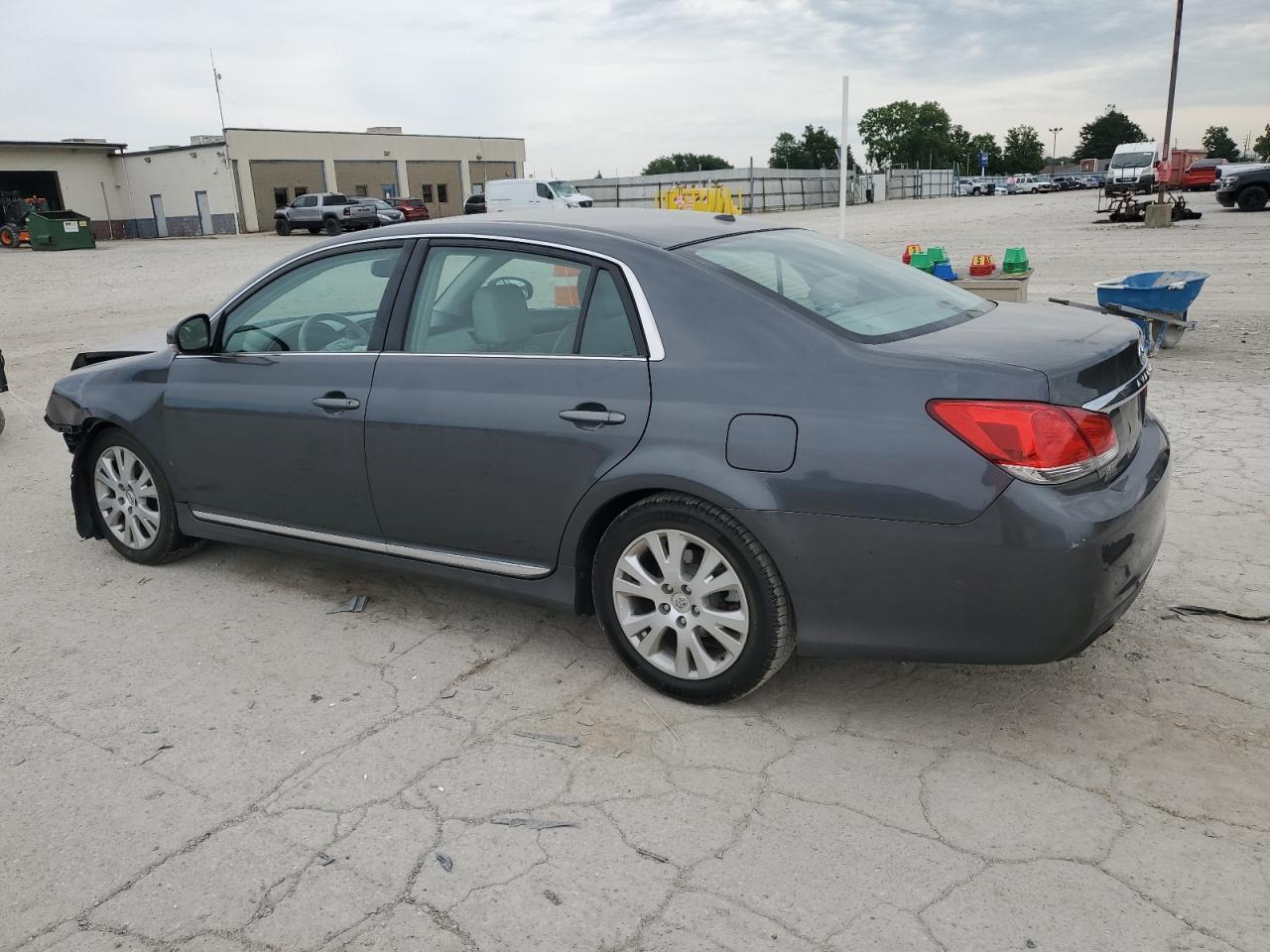 2012 Toyota Avalon Base - Фото 2