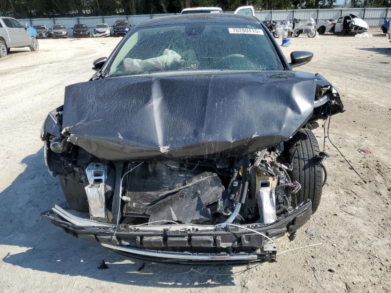 2016 Chrysler 200 Limited - Image 5