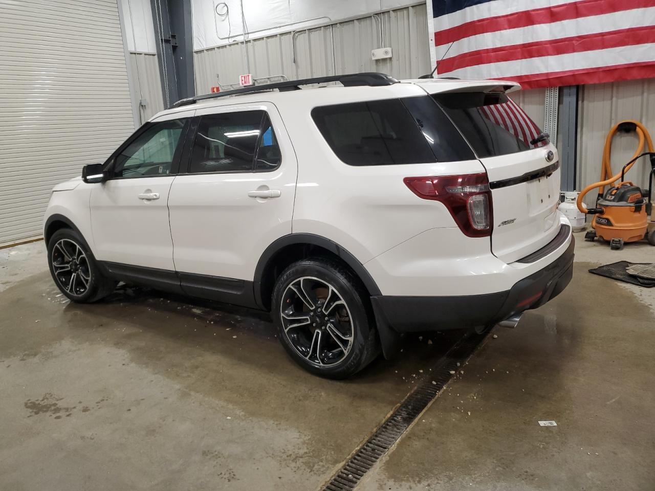2015 Ford Explorer Sport - Фото 2