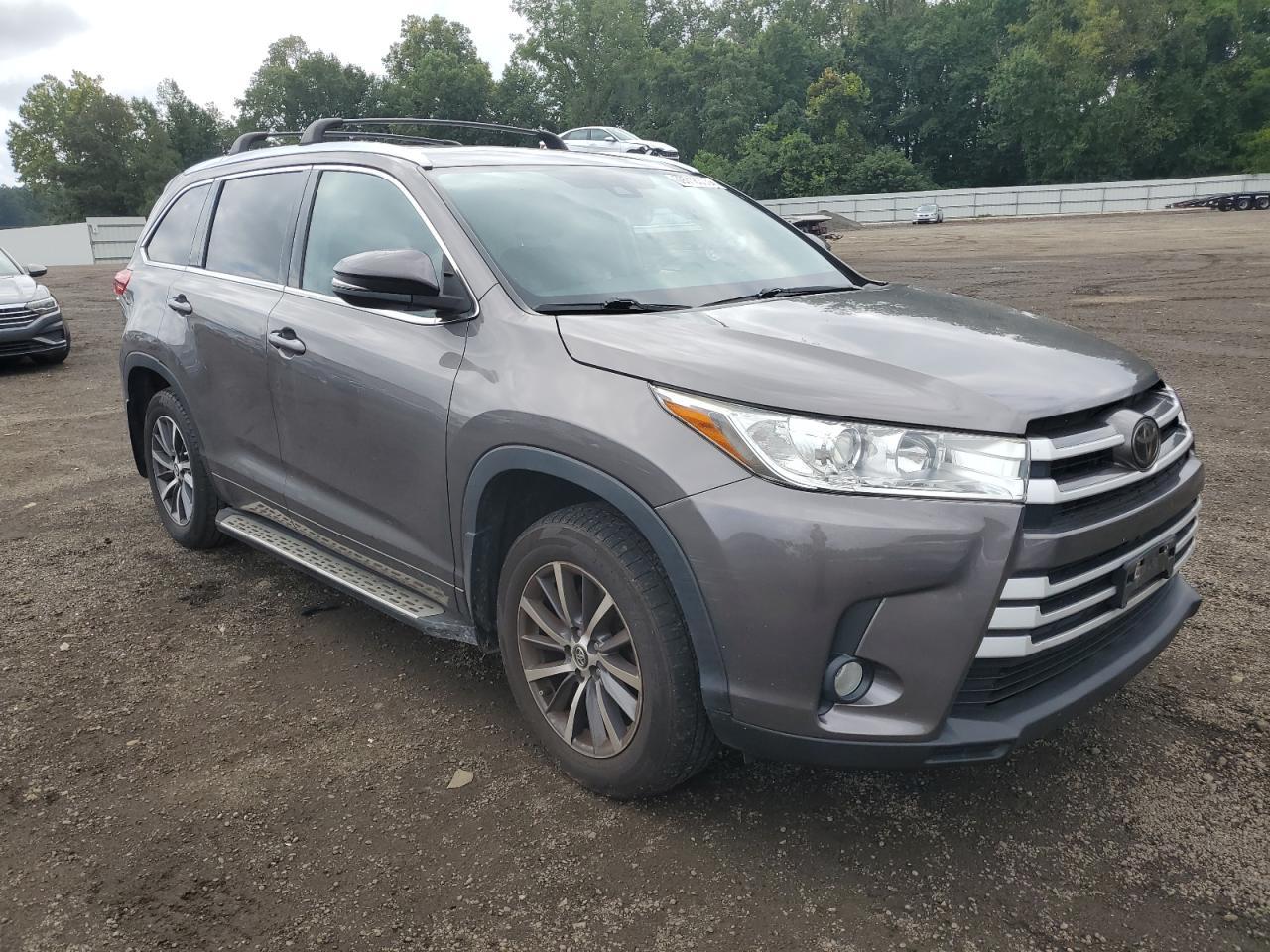 2018 Toyota Highlander Se - Фото 4
