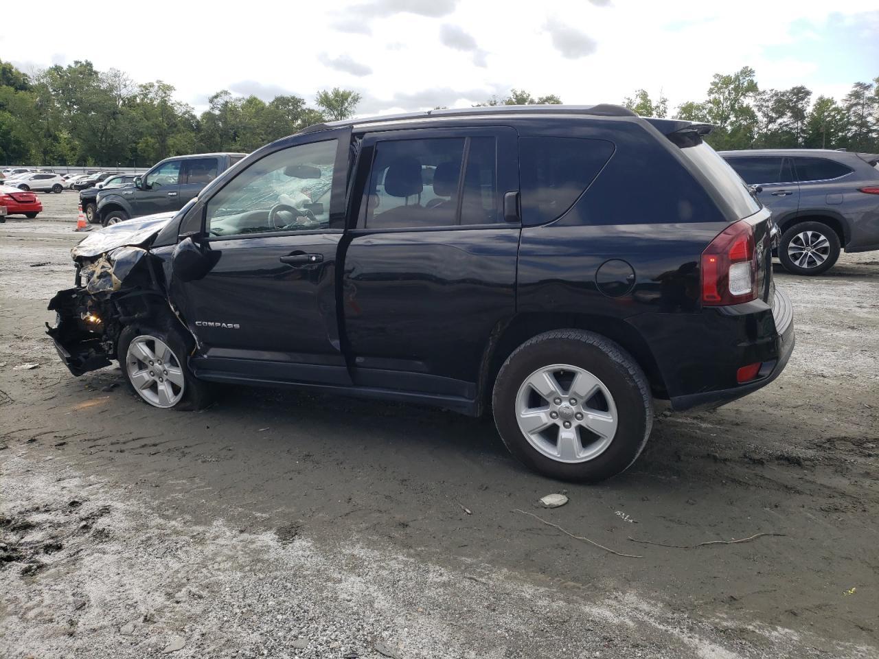 2015 Jeep Compass Latitude - Фото 2