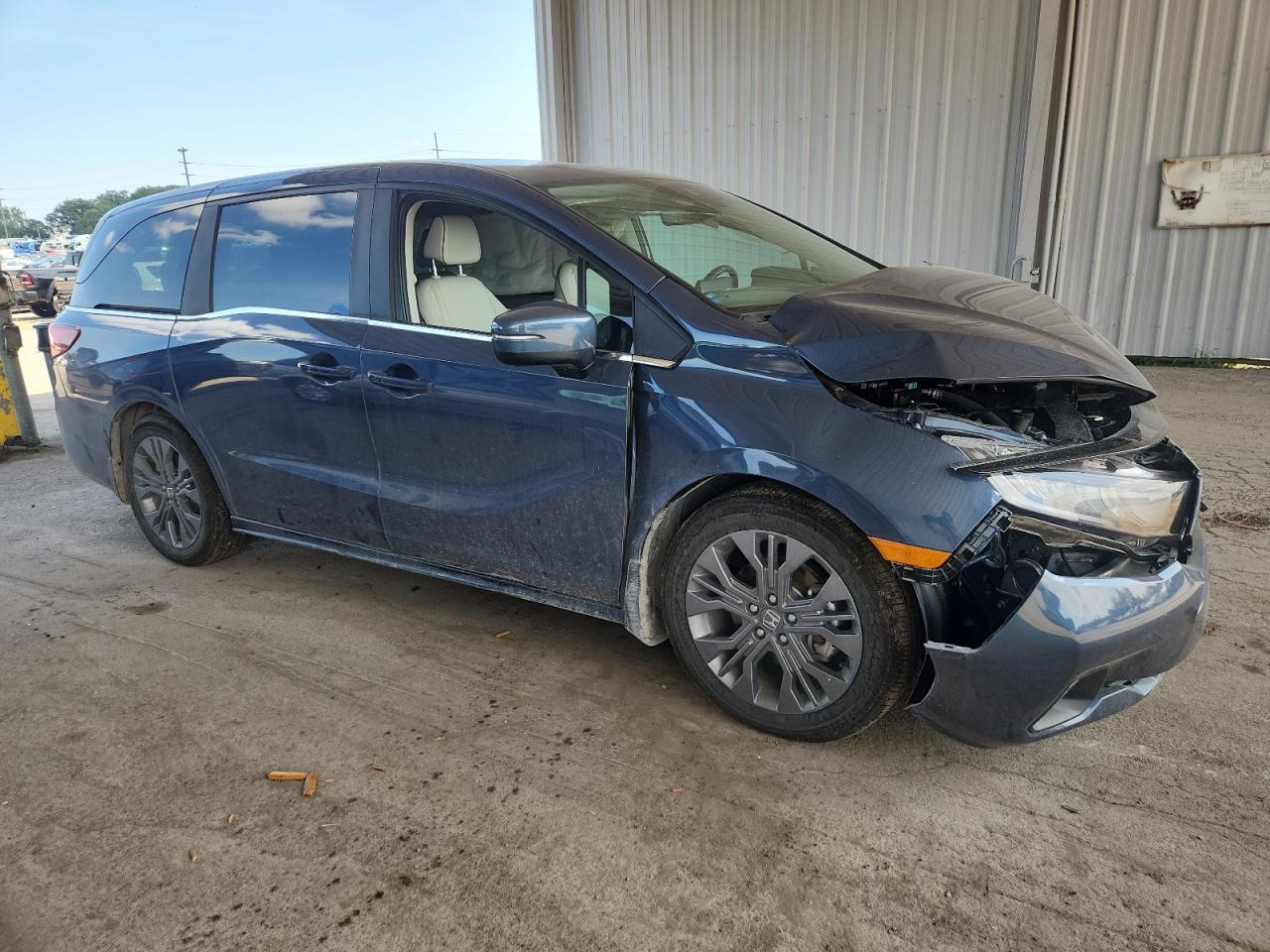 2025 Honda Odyssey Touring - Image 4