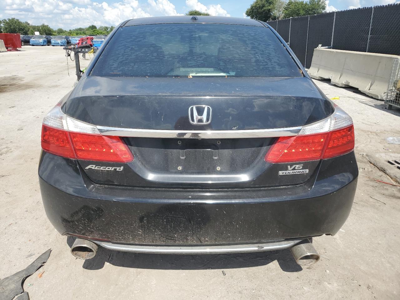 2015 Honda Accord Touring - Image 6