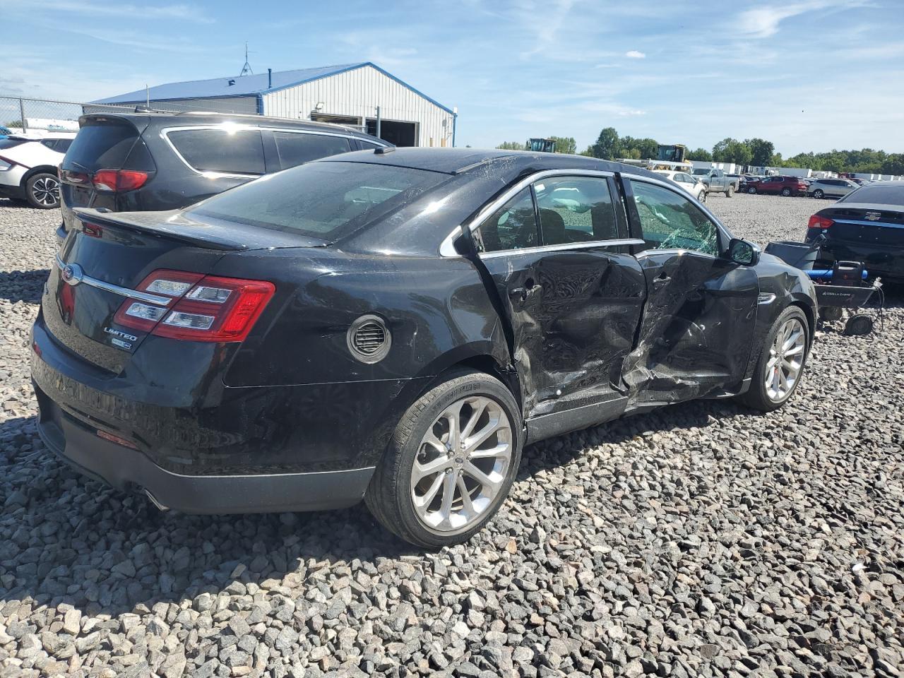 2017 Ford Taurus Limited - Image 3
