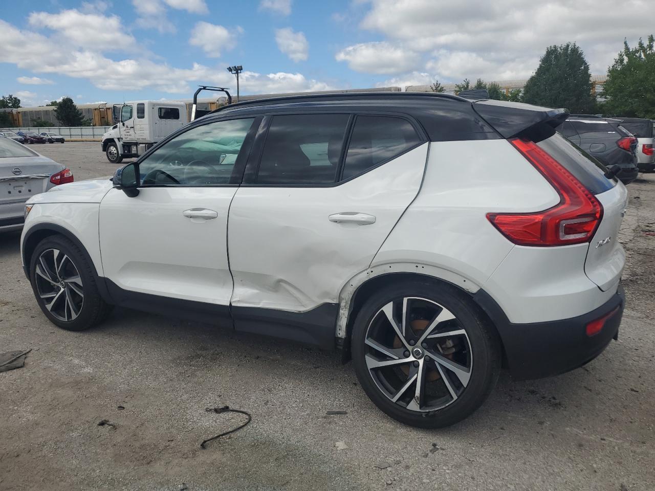 2021 Volvo Xc40 T5 R-Design - Фото 2