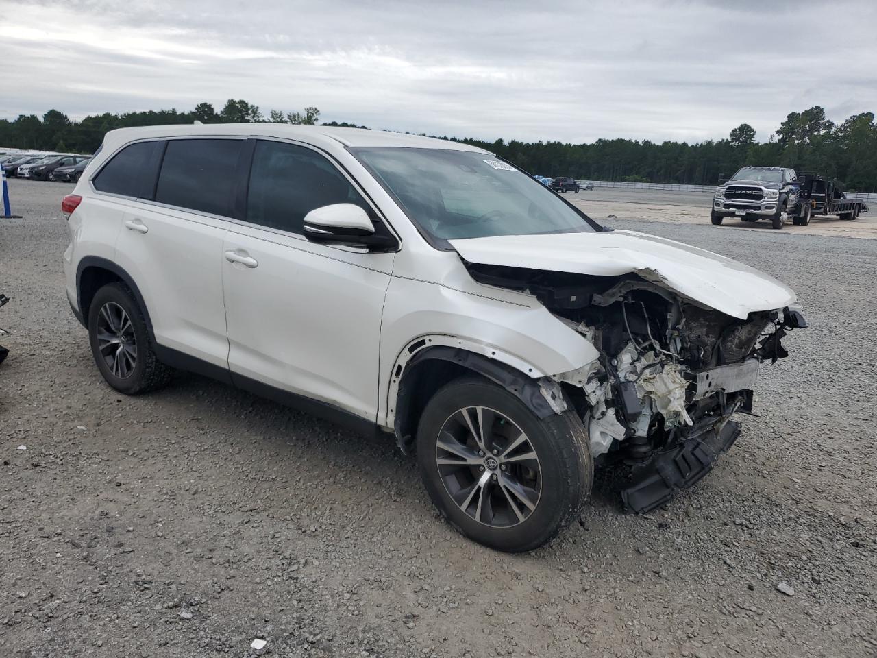 2019 Toyota Highlander Le - Фото 4