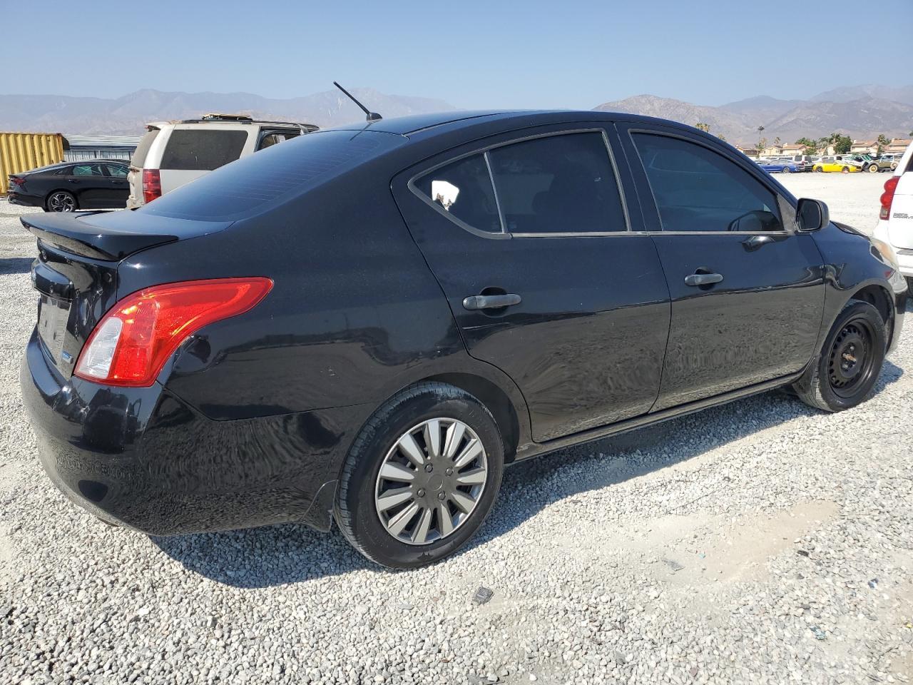 2014 Nissan Versa S - Image 3