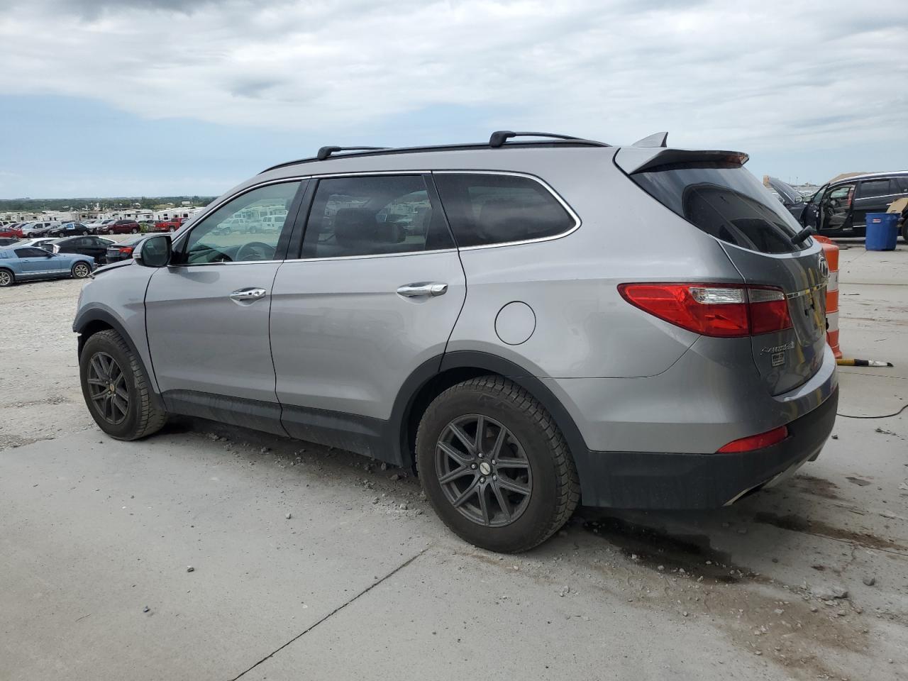 2016 Hyundai Santa Fe Se - Image 2