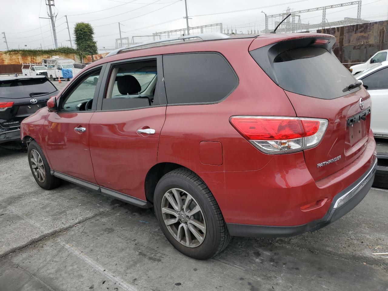 2016 Nissan Pathfinder S - Image 2