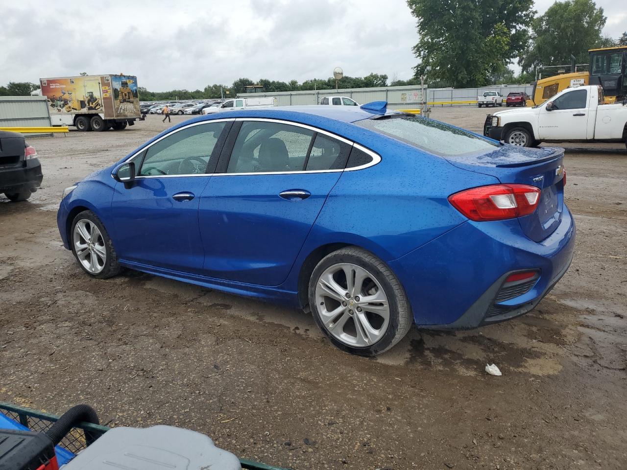 2017 Chevrolet Cruze Premier - Image 2