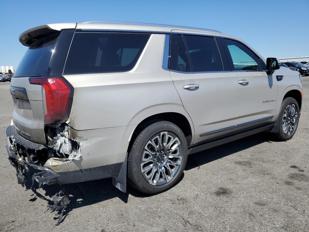 2023 GMC Yukon Denali Ultimate - Image 3