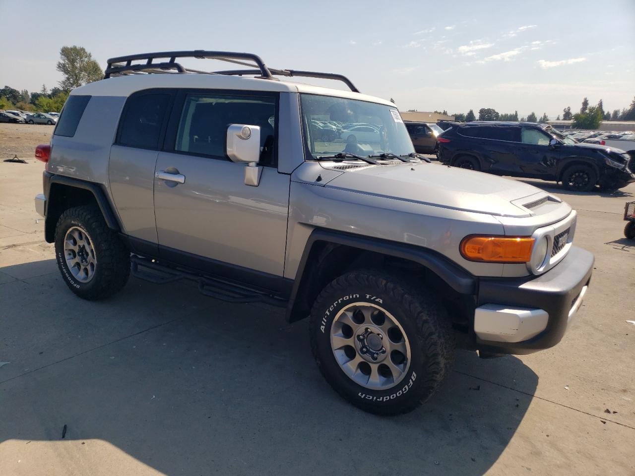2012 Toyota Fj Cruiser - Image 4