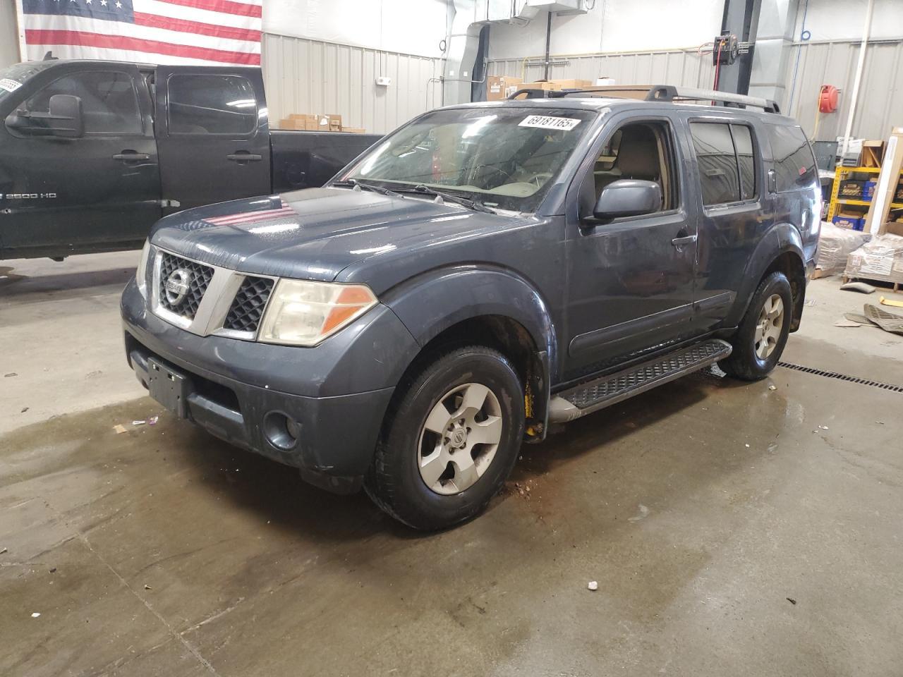 2005 Nissan Pathfinder Le