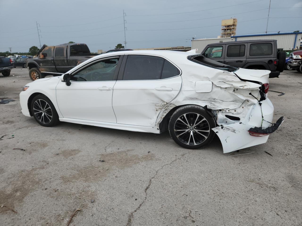 2019 Toyota Camry L - Image 2