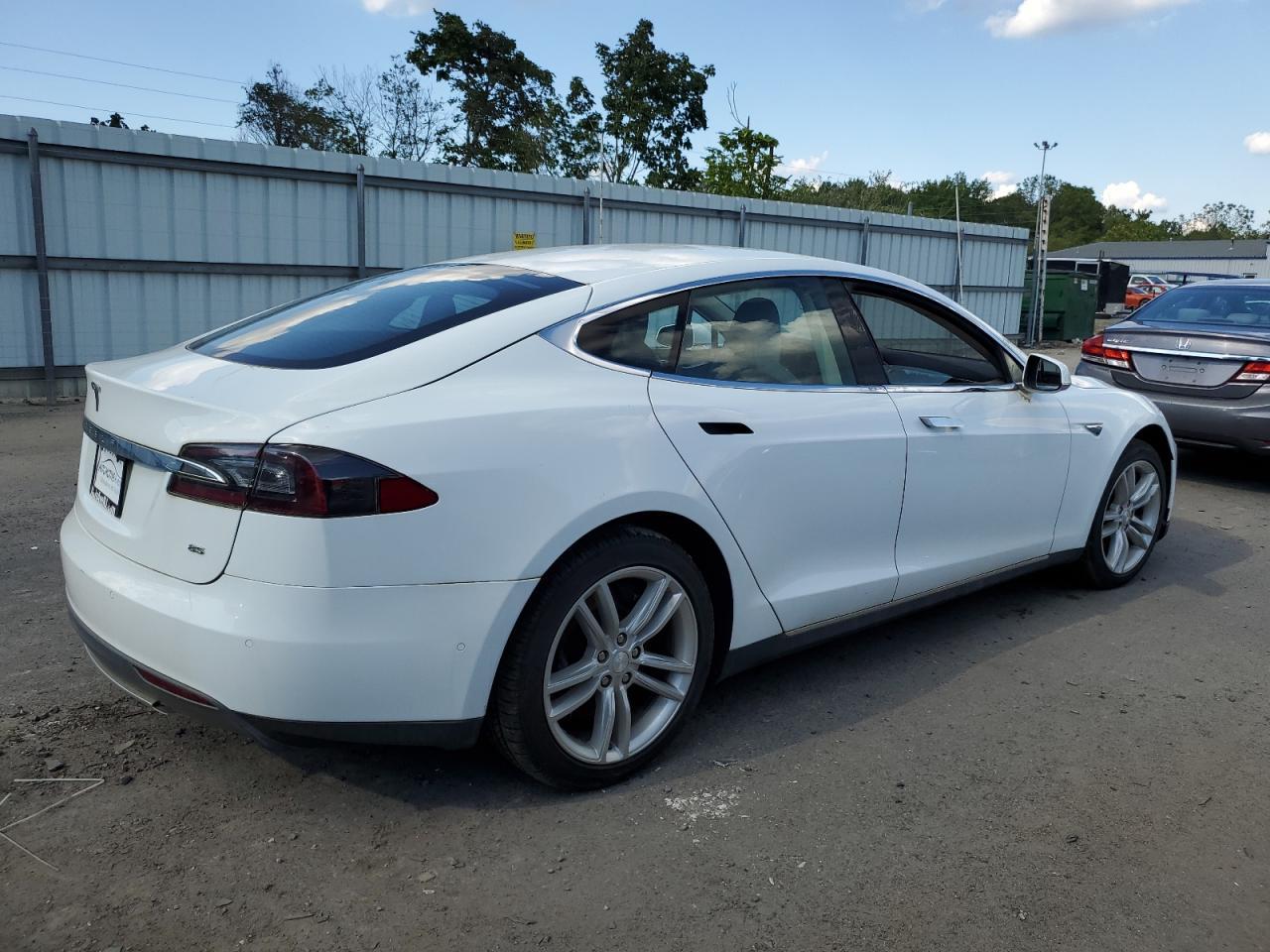 2014 Tesla Model S 4D 85 - Image 3