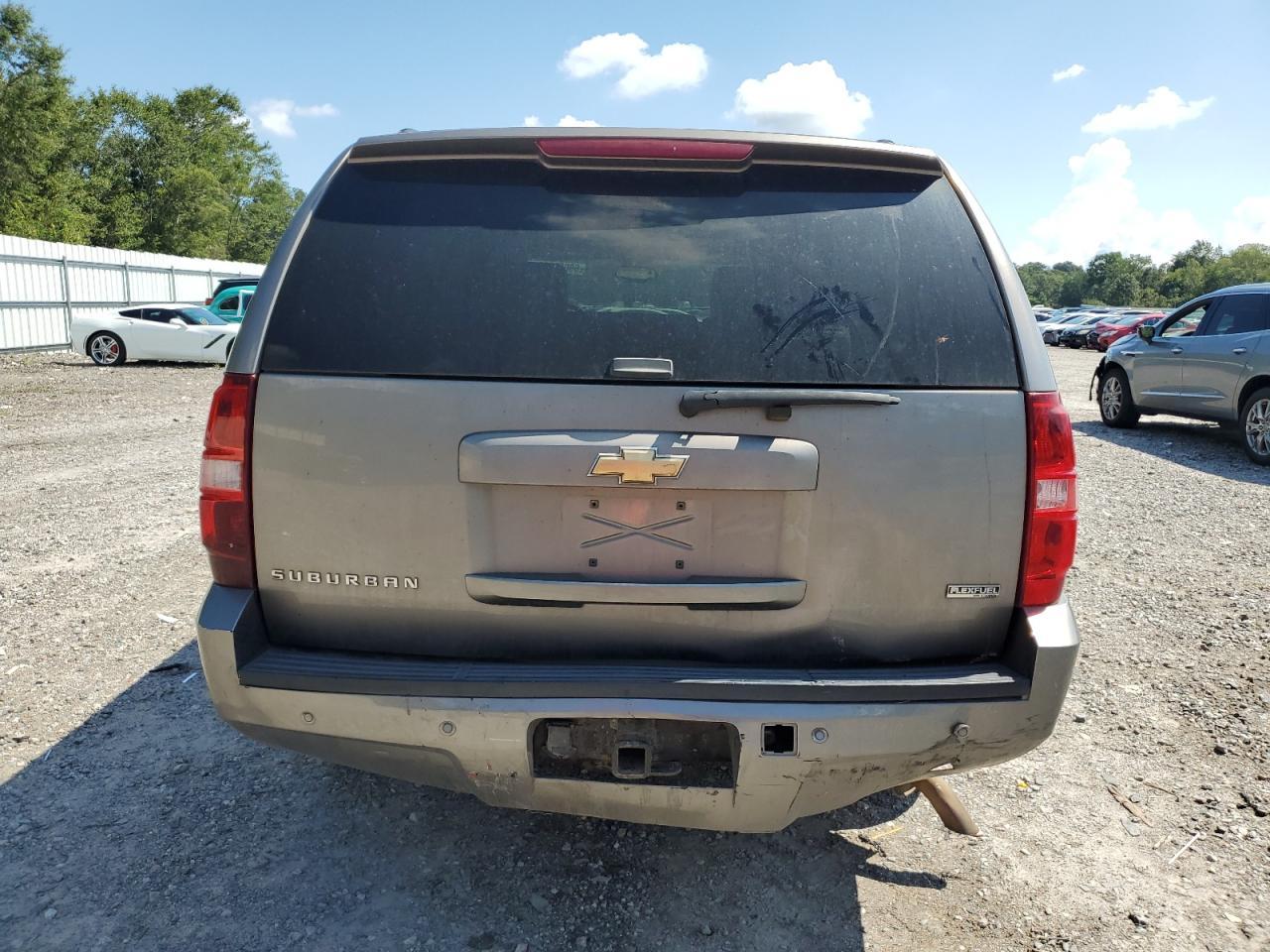 2007 Chevrolet Suburban K1500 - Image 6