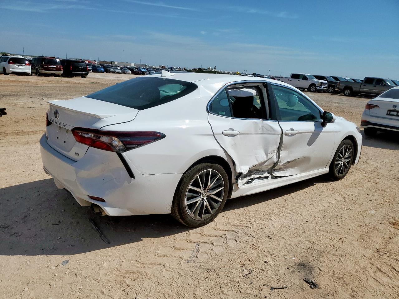 2023 Toyota Camry Se - Фото 3