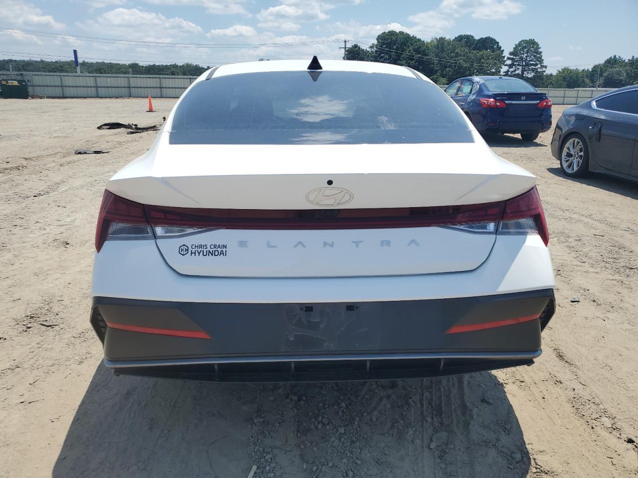 2025 Hyundai Elantra Sel - Image 6