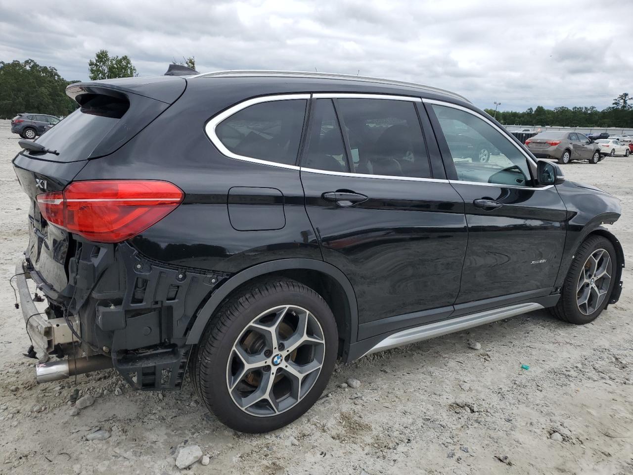 2017 BMW X1 xDrive28I - Фото 3