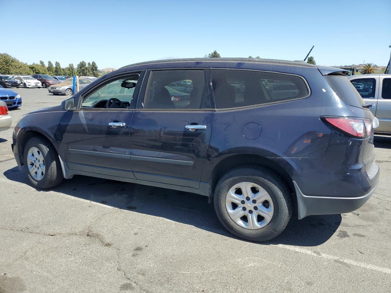 2016 Chevrolet Traverse Ls - Фото 2