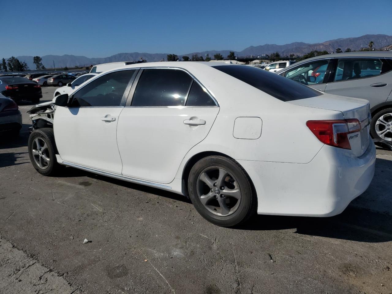 2014 Toyota Camry Hybrid - Фото 2