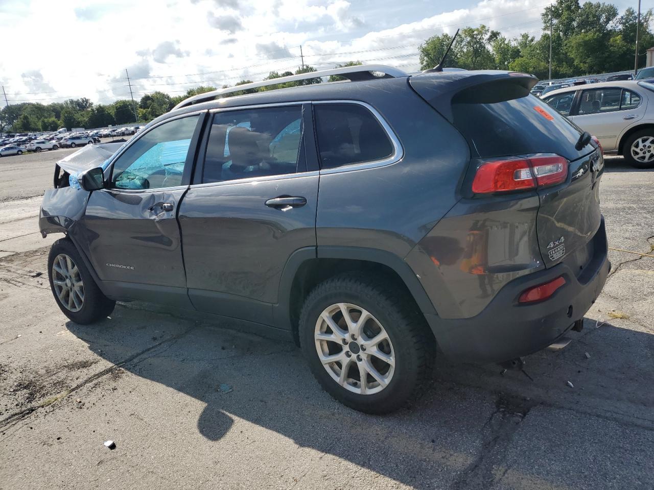 2016 Jeep Cherokee Latitude - Фото 2