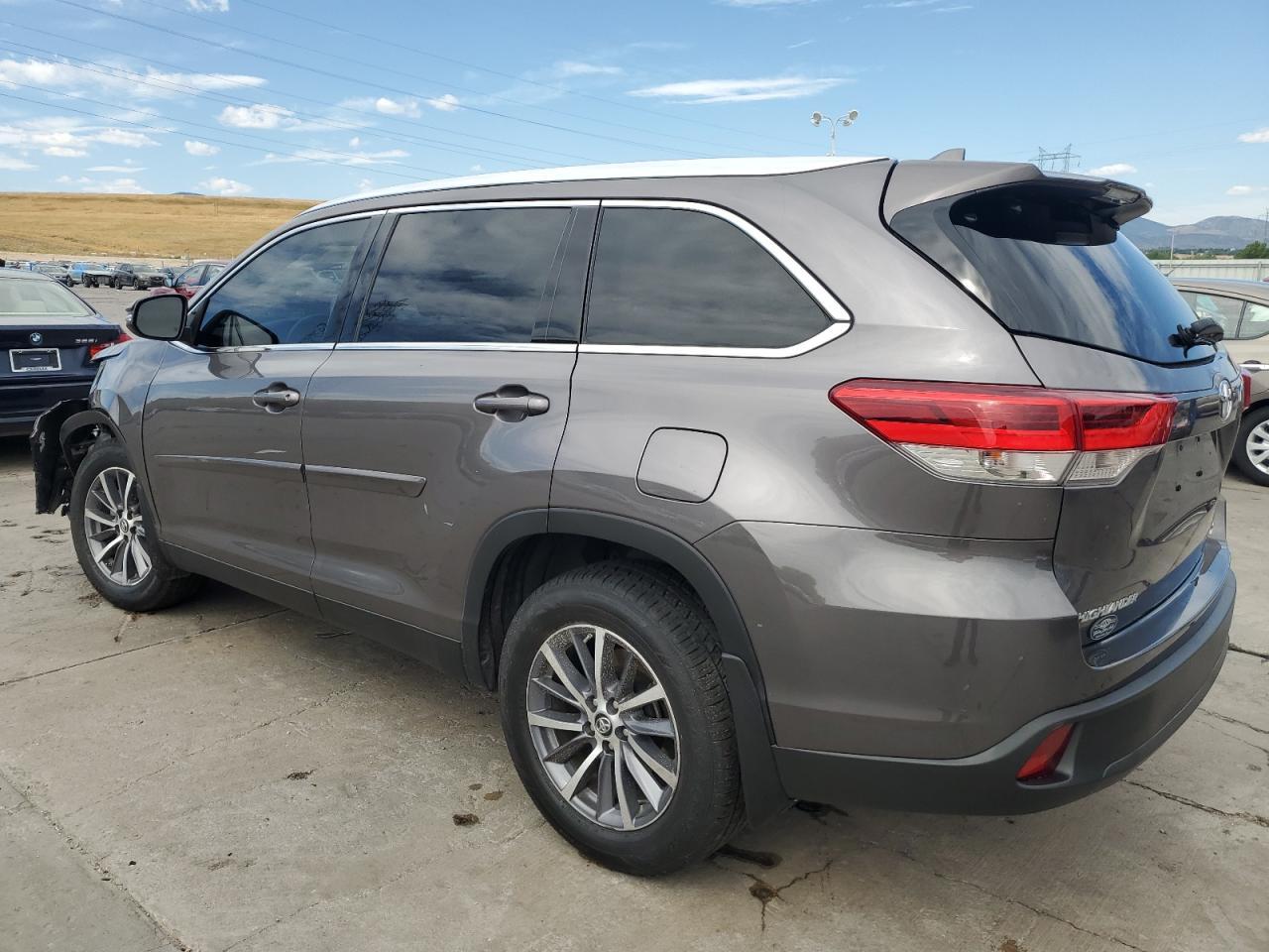 2019 Toyota Highlander Se - Фото 2