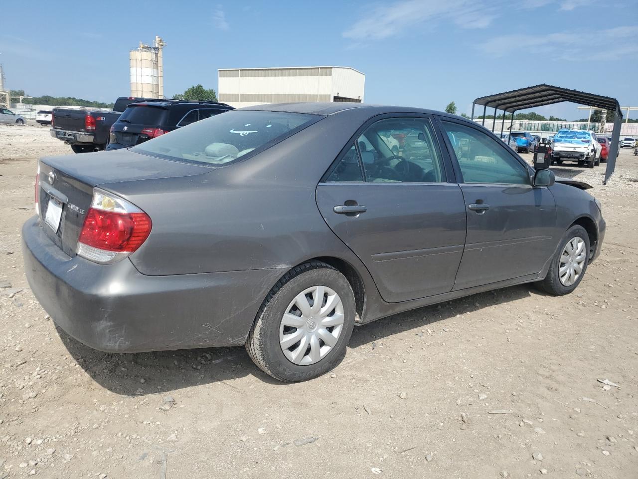 2005 Toyota Camry Le - Image 3