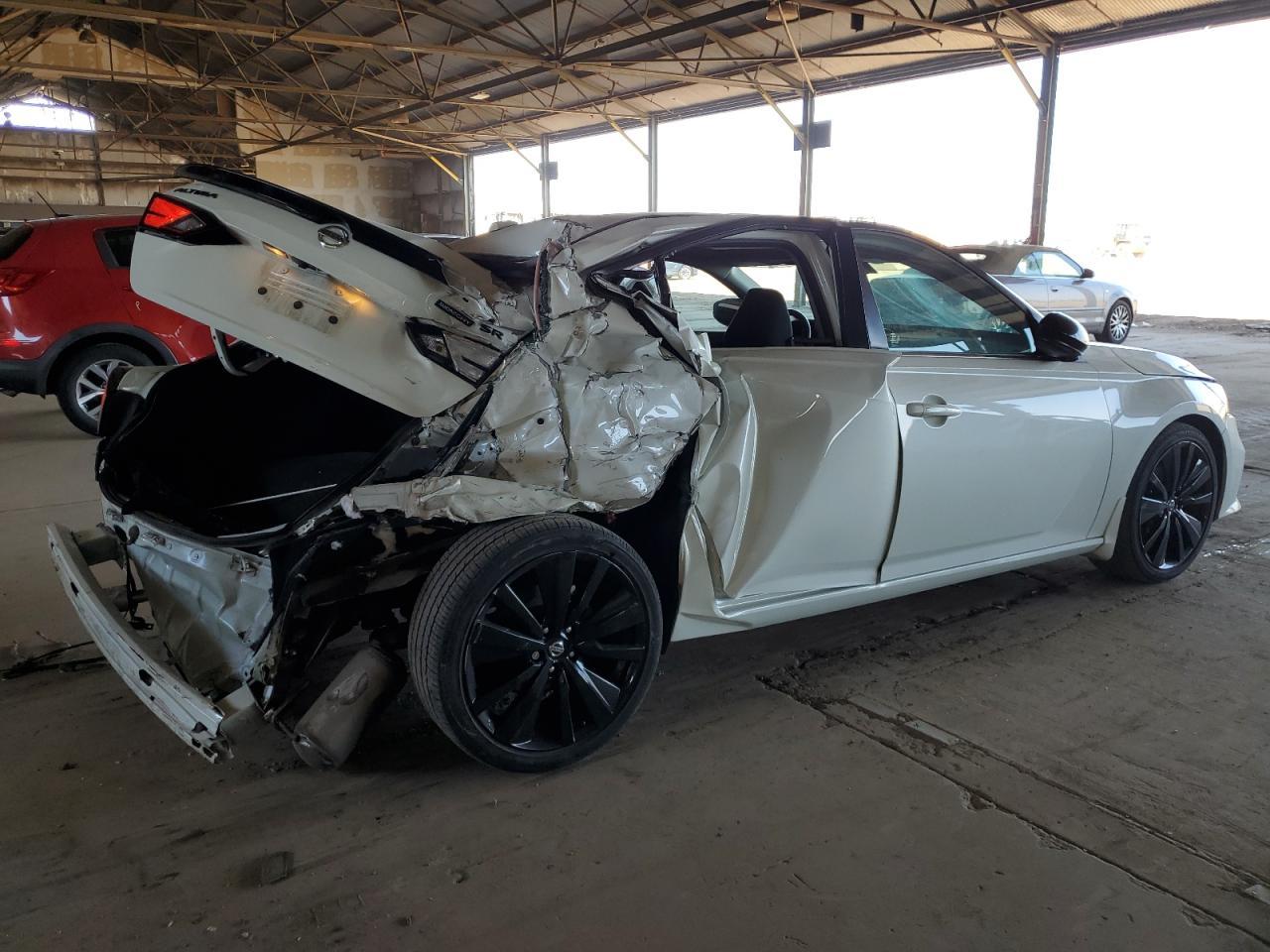 2022 Nissan Altima Sr - Image 3