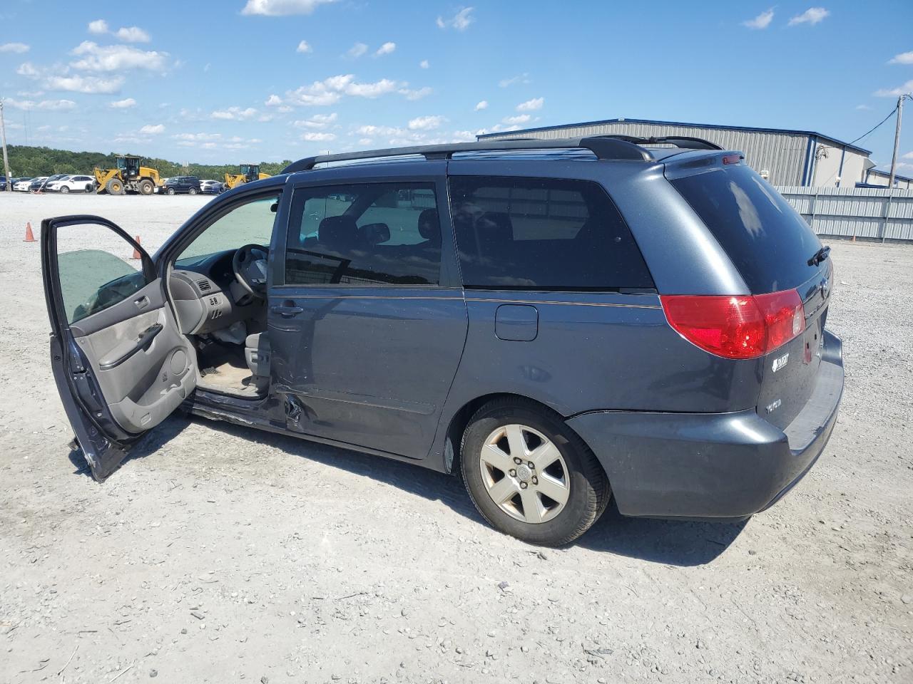 2008 Toyota Sienna Le - Фото 2