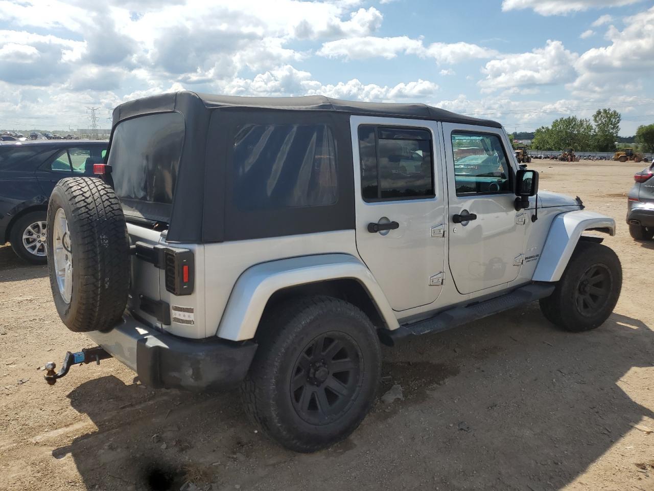 2009 Jeep Wrangler Unlimited Sahara - Image 3