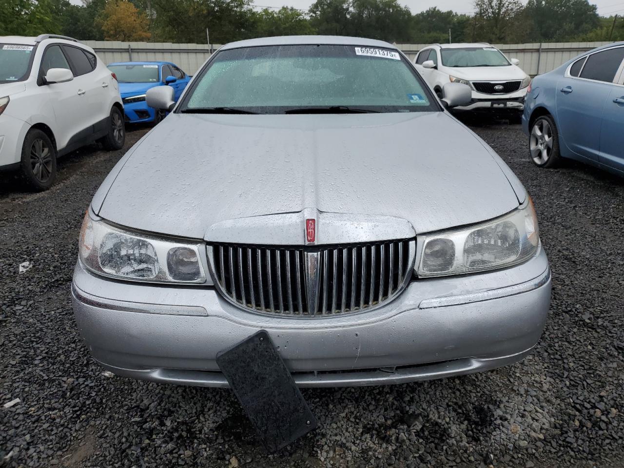 2001 Lincoln Town Car Signature - Image 5