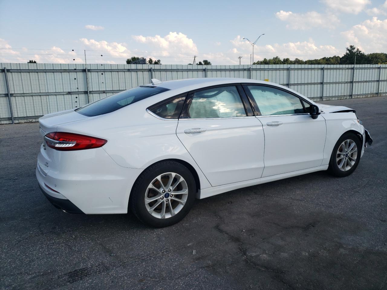2019 Ford Fusion Se - Image 3