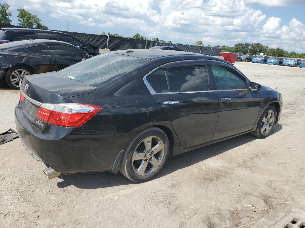 2015 Honda Accord Touring - Image 3