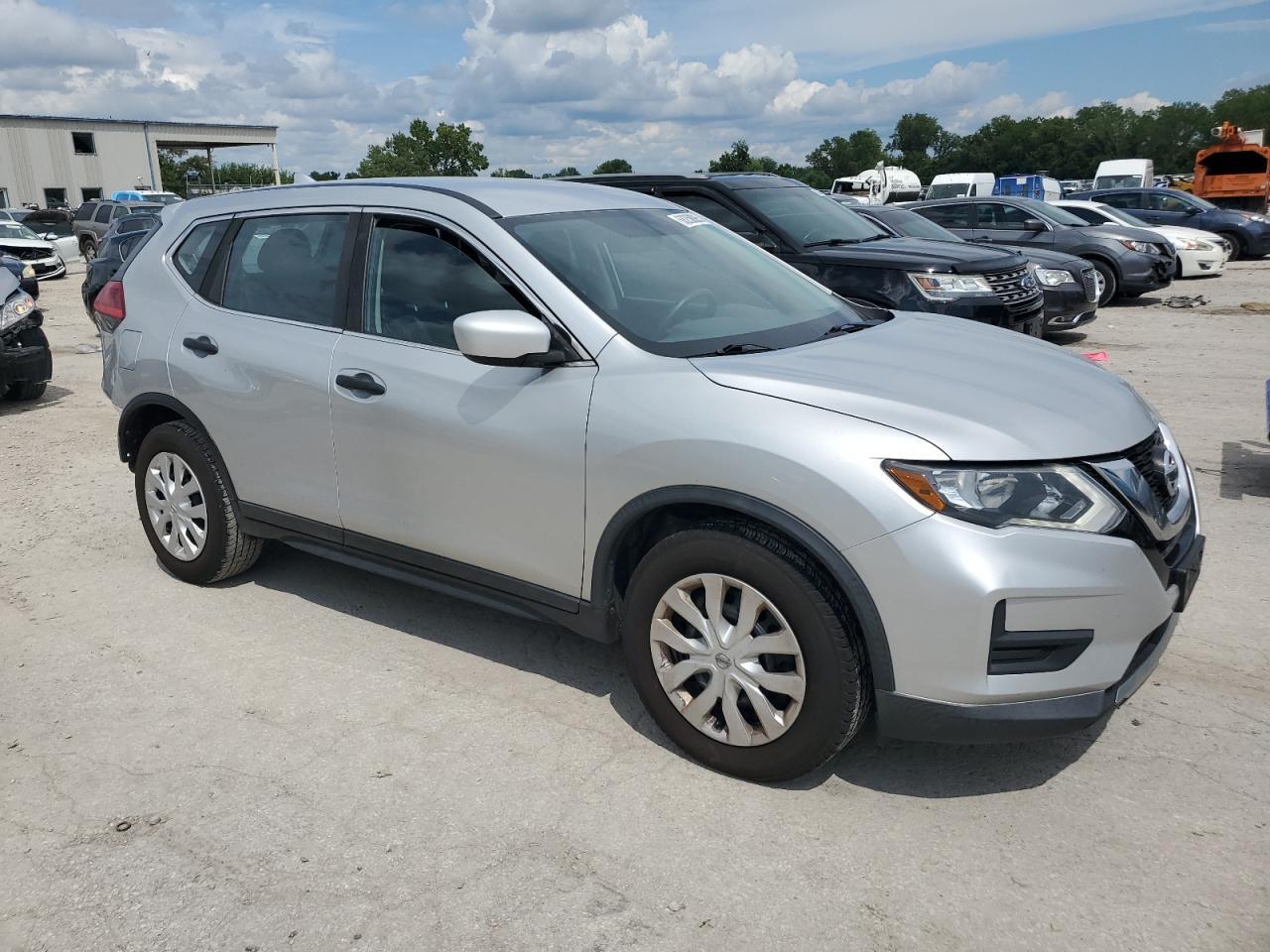 2017 Nissan Rogue S - Фото 4