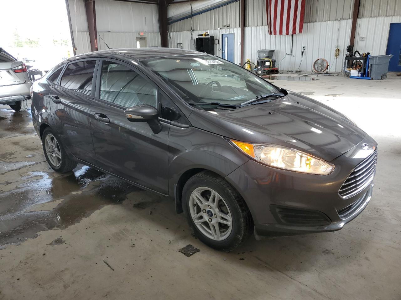 2019 Ford Fiesta Se - Фото 4