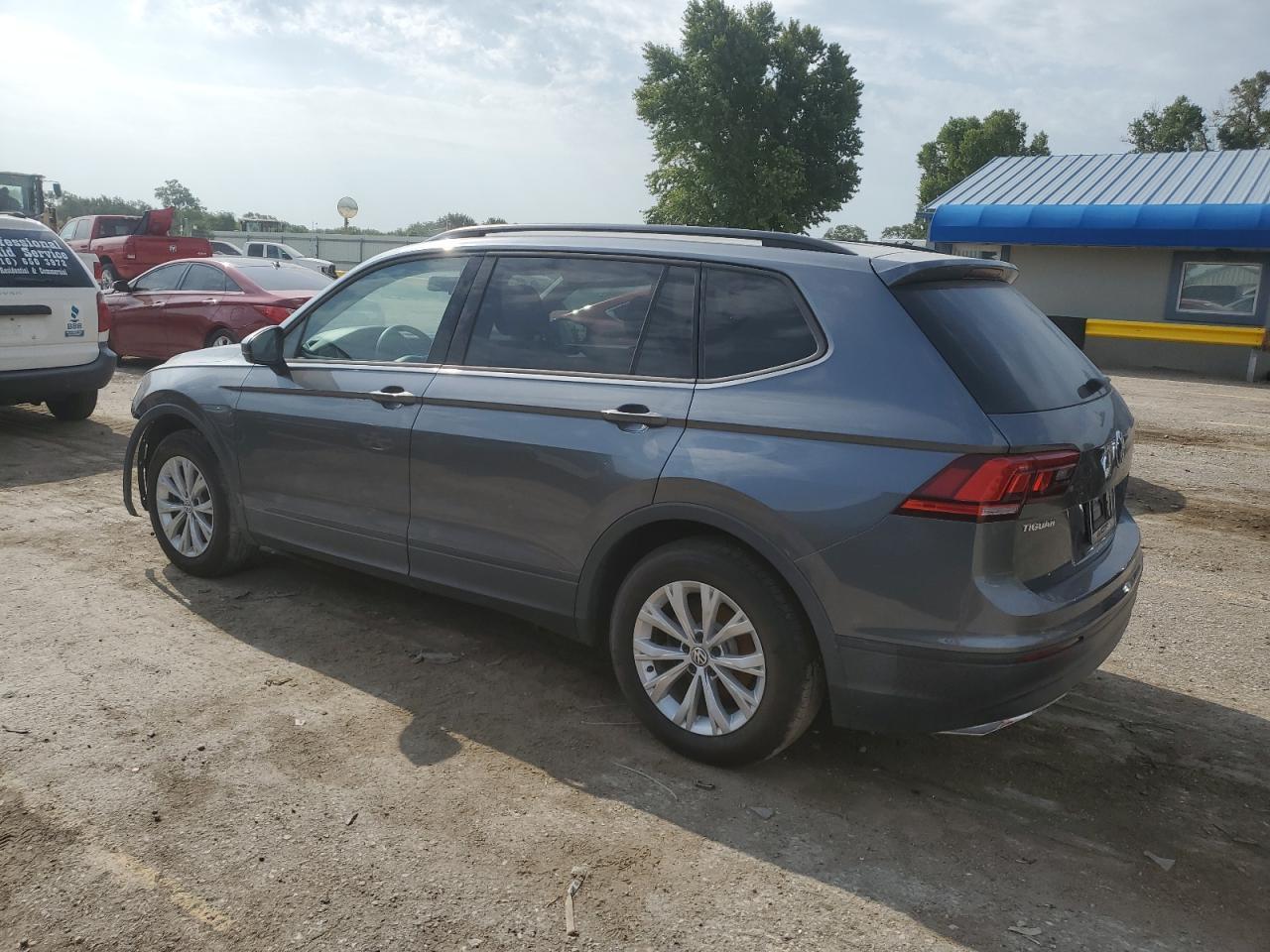 2019 Volkswagen Tiguan S - Фото 2