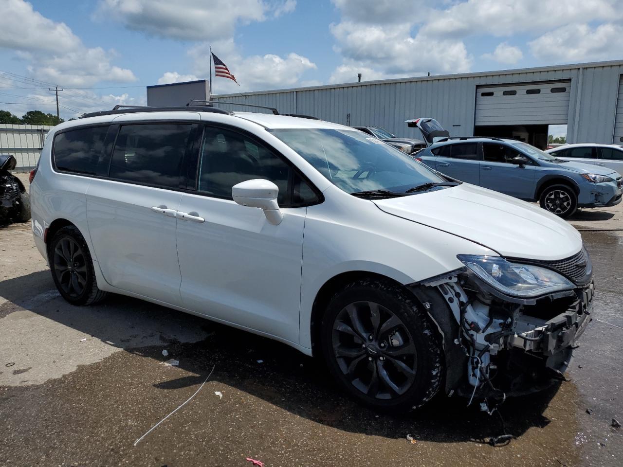 2019 Chrysler Pacifica Touring L Plus - Фото 4