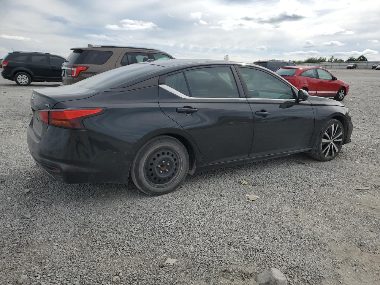 2020 Nissan Altima Sr - Фото 3