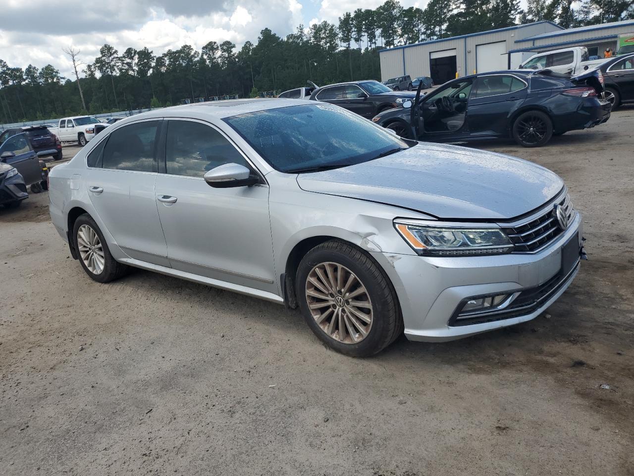 2017 Volkswagen Passat Se - Фото 4