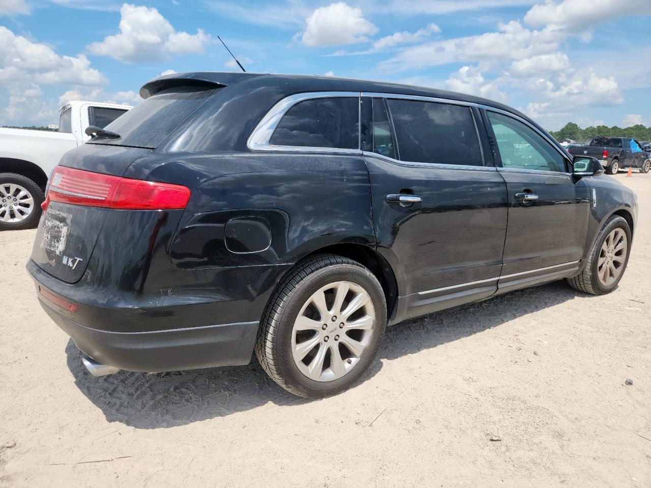 2019 Lincoln Mkt - Фото 3