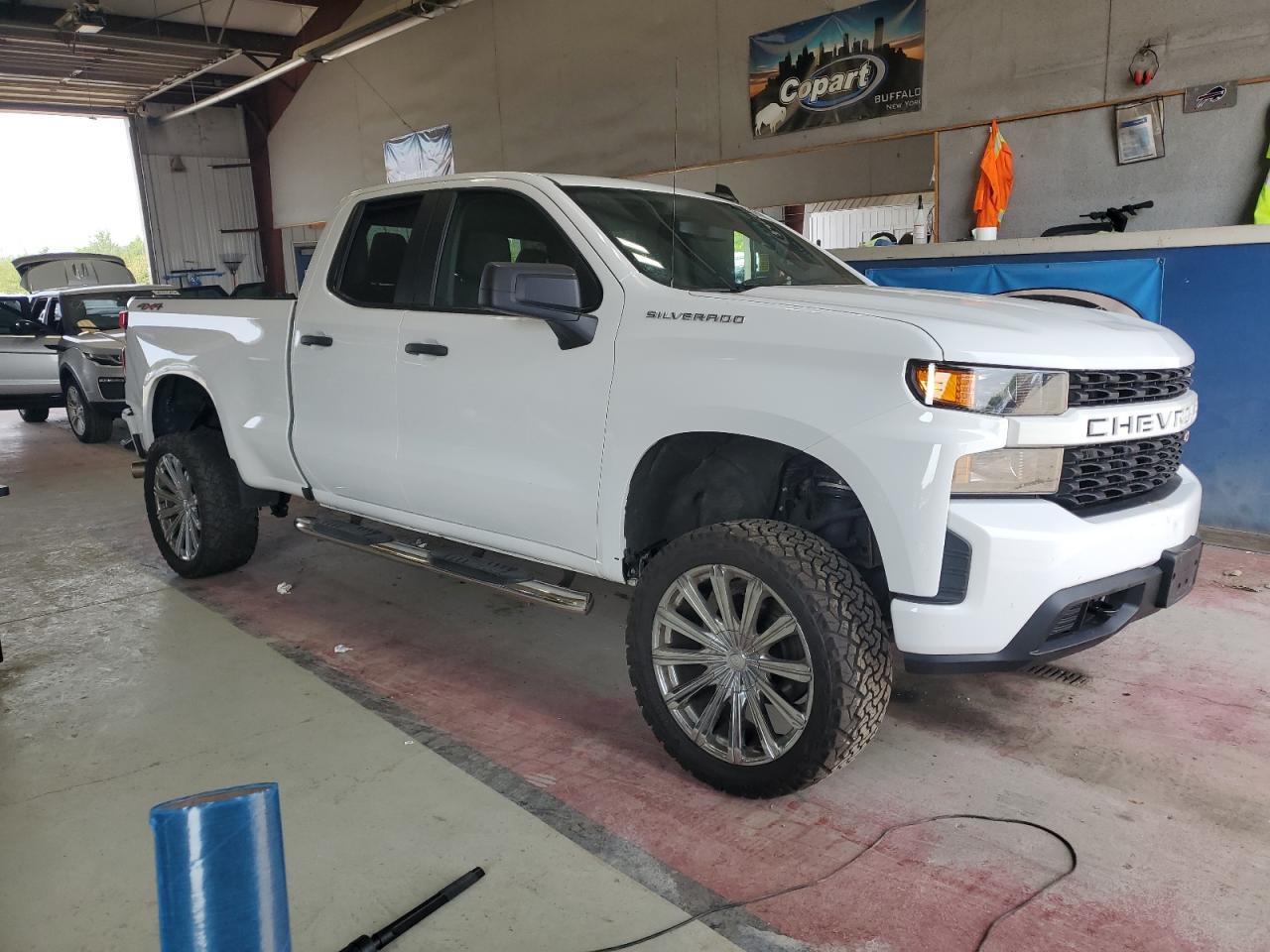 2019 Chevrolet Silverado K1500 Custom - Фото 4