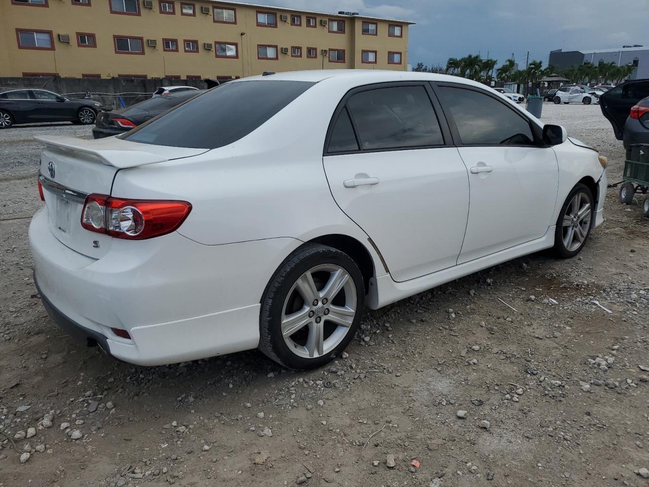 2013 Toyota Corolla Base - Фото 3