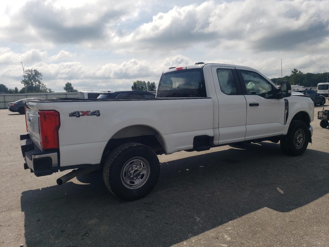 2023 Ford F250 Super Duty - Фото 3