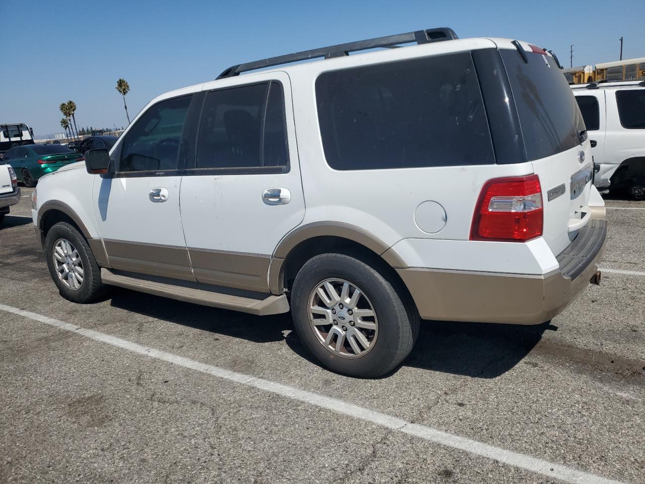 2011 Ford Expedition Xlt - Image 2